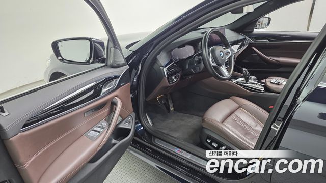 BMW 5-Series 2021 — photo 13