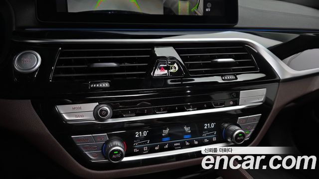 BMW 5-Series 2021 — photo 23