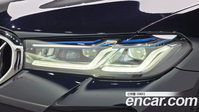 BMW 5-Series 2021 — photo 8