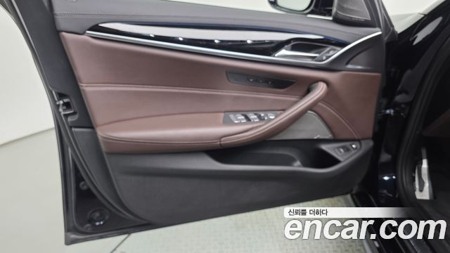 BMW 5-Series 2021 — photo 14