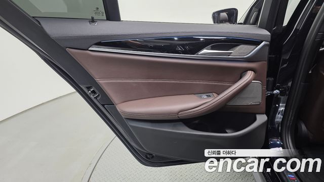 BMW 5-Series 2021 — photo 15