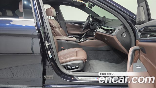 BMW 5-Series 2021 — photo 16
