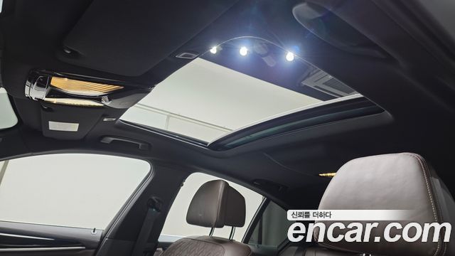 BMW 5-Series 2021 — photo 27