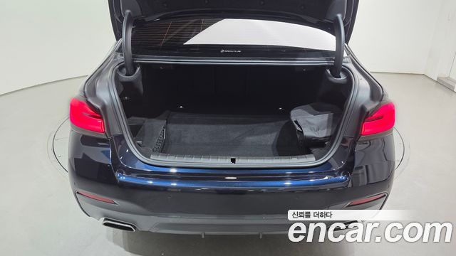 BMW 5-Series 2021 — photo 29