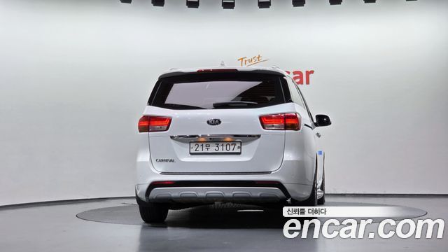 Kia Canival 2018 — photo 4
