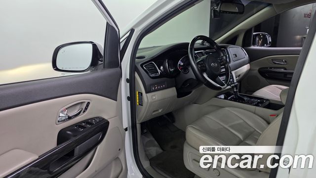 Kia Canival 2018 — photo 13