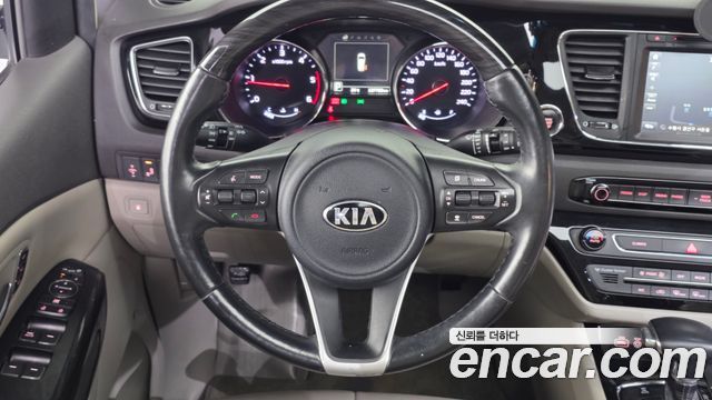 Kia Canival 2018 — photo 19