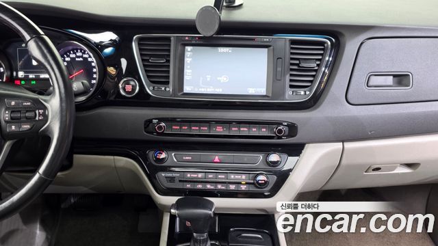 Kia Canival 2018 — photo 20
