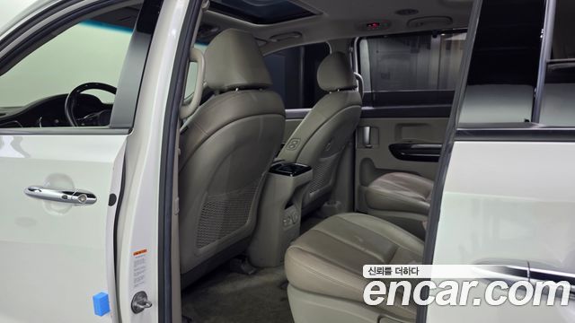 Kia Canival 2018 — photo 16