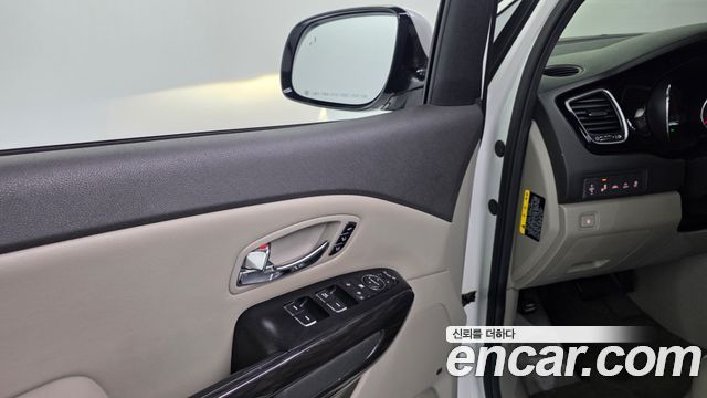 Kia Canival 2018 — photo 33