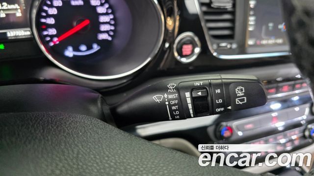 Kia Canival 2018 — photo 34