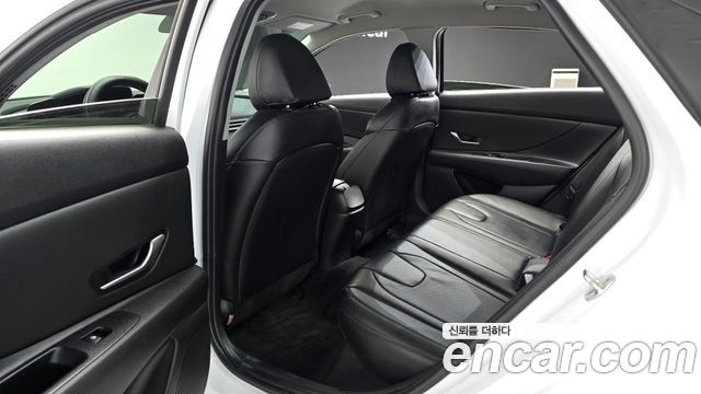 Hyundai AVANTE 2022 — photo 11