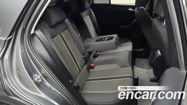 Volkswagen T-Roc 2021 — photo 17