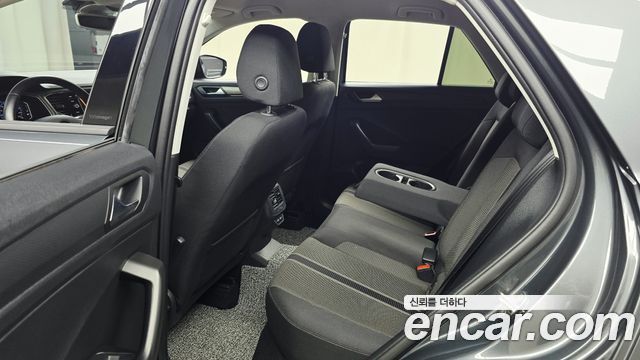 Volkswagen T-Roc 2021 — photo 18
