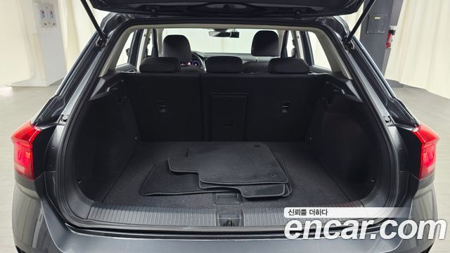 Volkswagen T-Roc 2021 — photo 23