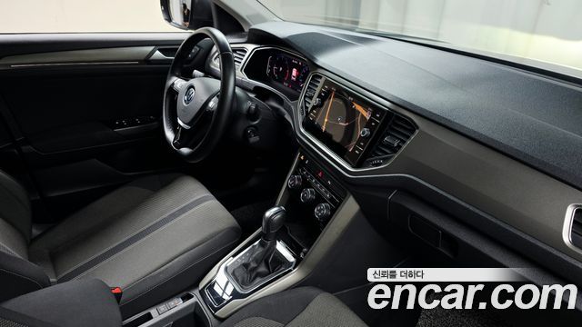 Volkswagen T-Roc 2021 — photo 24