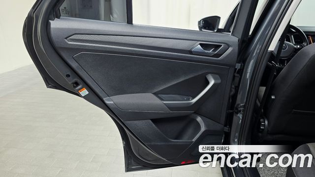 Volkswagen T-Roc 2021 — photo 15