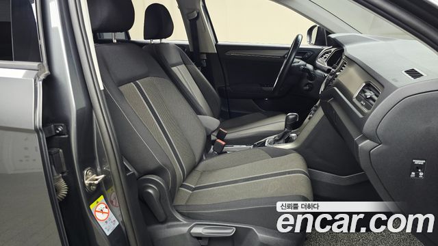 Volkswagen T-Roc 2021 — photo 16
