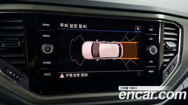 Volkswagen T-Roc 2021 — photo 28