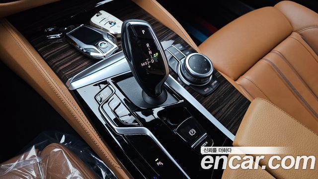 BMW 5-Series 2022 — photo 12