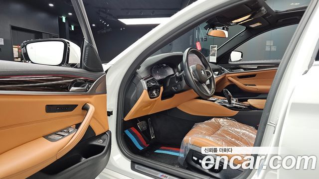 BMW 5-Series 2022 — photo 13