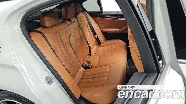 BMW 5-Series 2022 — photo 17