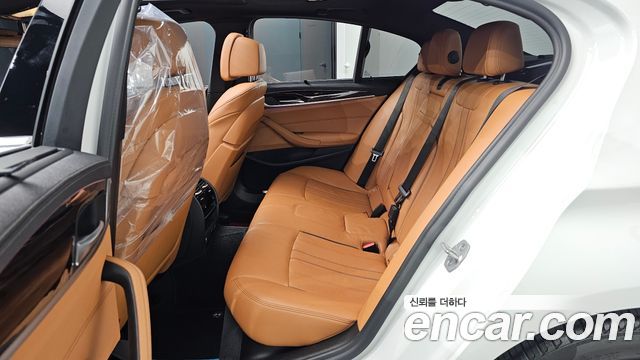 BMW 5-Series 2022 — photo 18