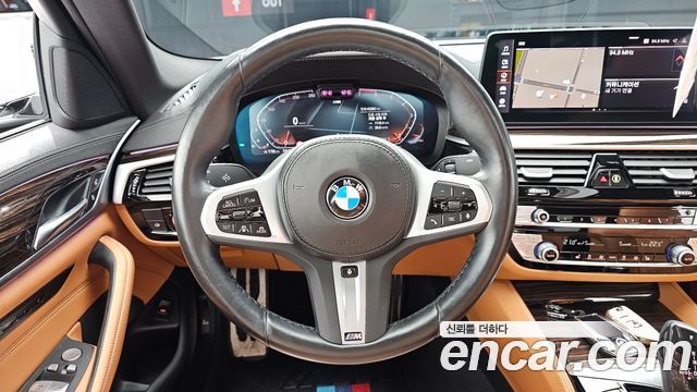BMW 5-Series 2022 — photo 19