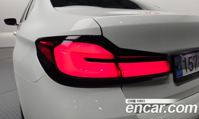 BMW 5-Series 2022 — photo 9