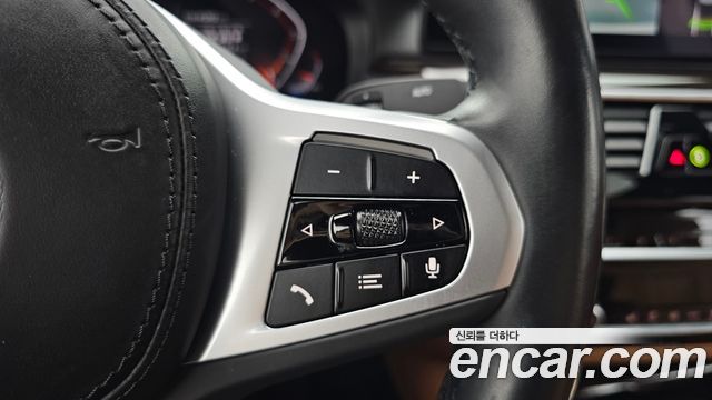 BMW 5-Series 2022 — photo 28