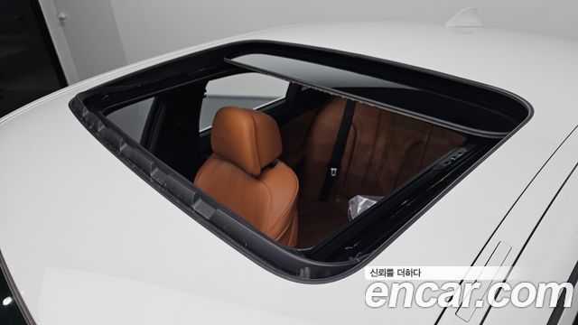 BMW 5-Series 2022 — photo 29