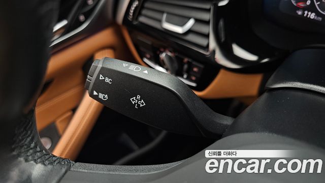 BMW 5-Series 2022 — photo 30