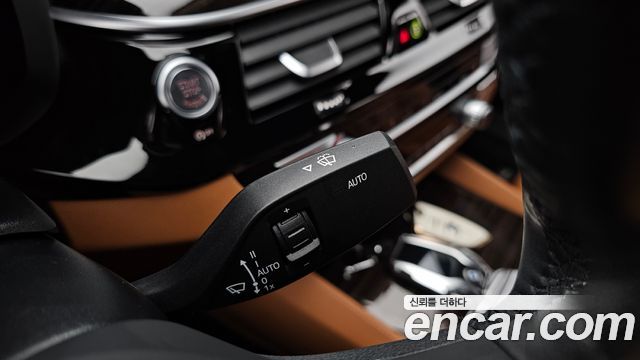 BMW 5-Series 2022 — photo 31