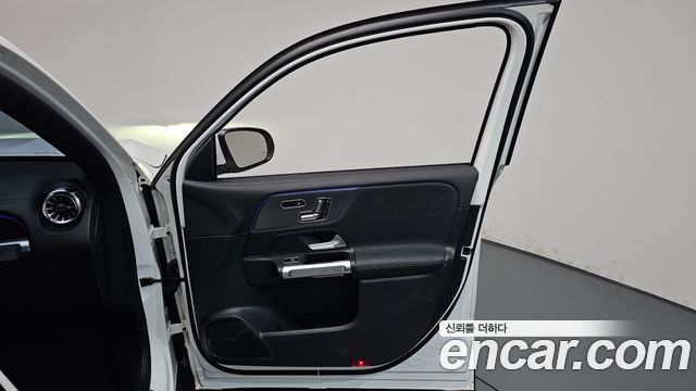 Mercedes-Benz EQB 2023 — photo 14