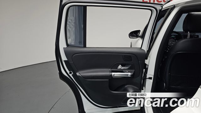 Mercedes-Benz EQB 2023 — photo 15