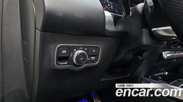 Mercedes-Benz EQB 2023 — photo 32