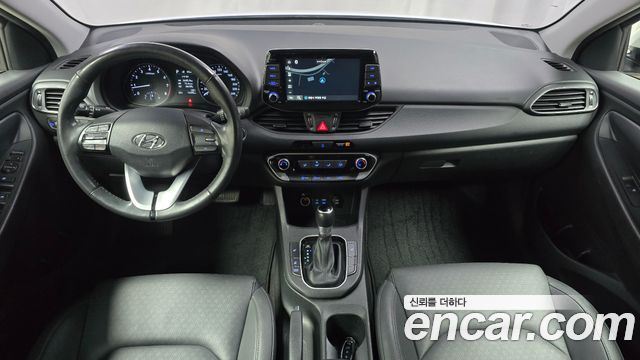 Hyundai i30 2018 — photo 10