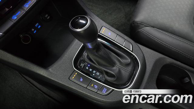 Hyundai i30 2018 — photo 12