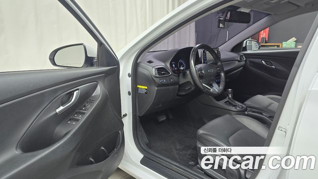 Hyundai i30 2018 — photo 13