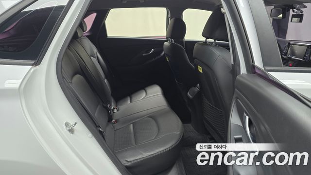 Hyundai i30 2018 — photo 17