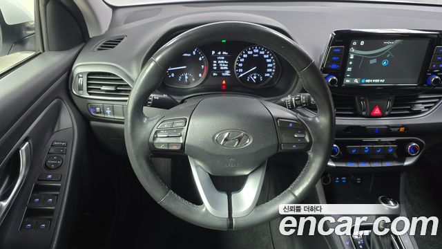 Hyundai i30 2018 — photo 18