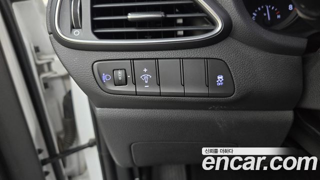 Hyundai i30 2018 — photo 22