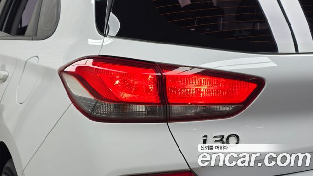 Hyundai i30 2018 — photo 9
