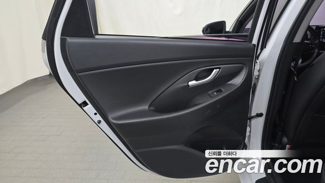 Hyundai i30 2018 — photo 15