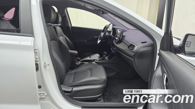 Hyundai i30 2018 — photo 16