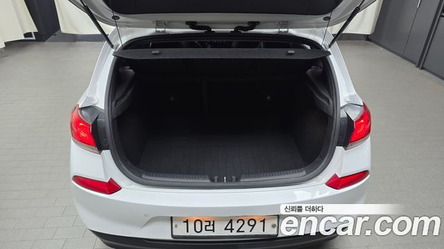 Hyundai i30 2018 — photo 28