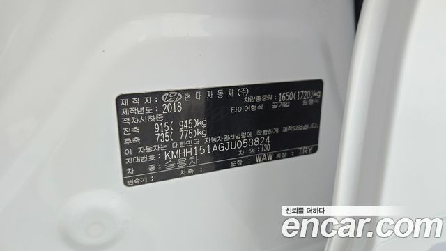Hyundai i30 2018 — photo 29