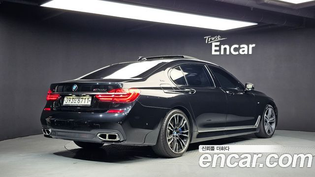 BMW 7-Series 2017 — photo 2