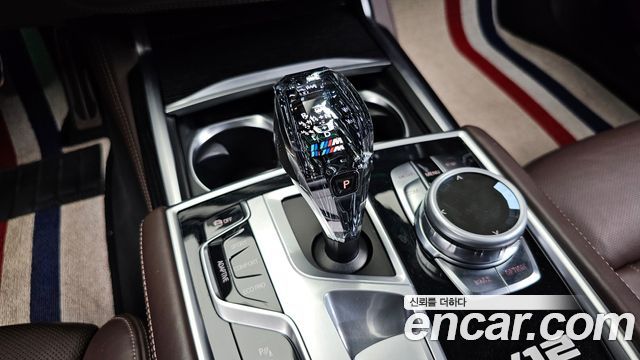 BMW 7-Series 2017 — photo 9