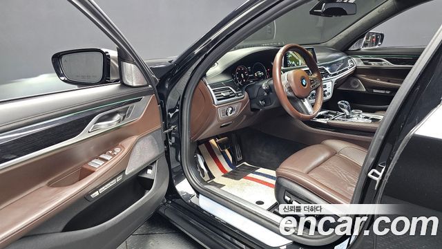 BMW 7-Series 2017 — photo 10